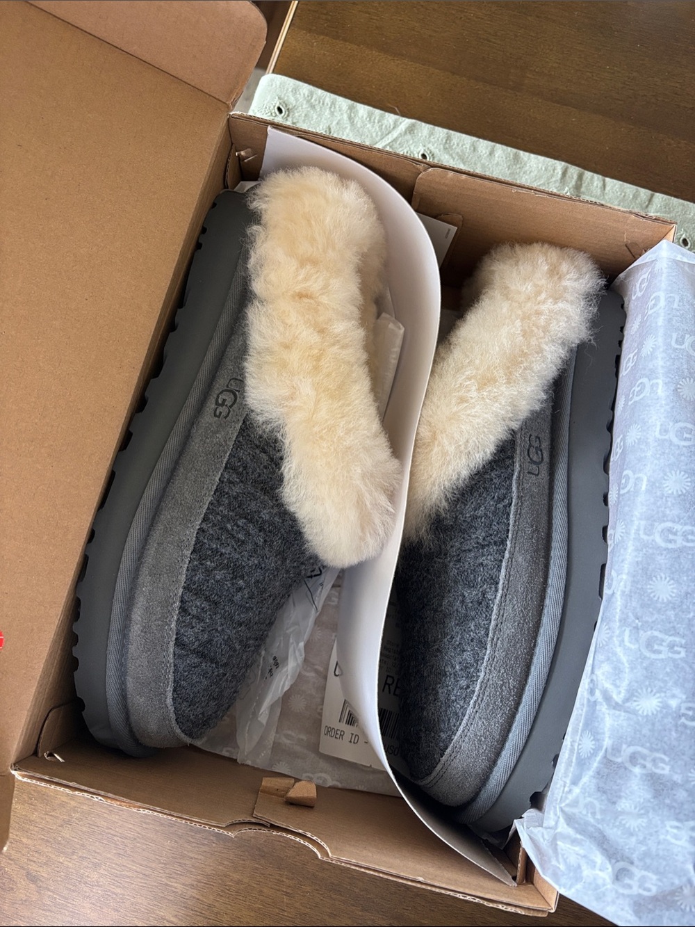 UGG Cugette Cabelle Knit Gray Wool Slip-On Slippers with Cream Sheepskin Collar